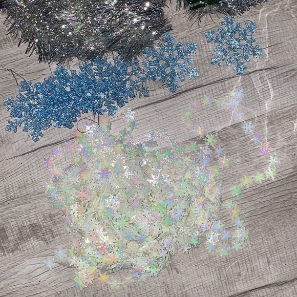 Christmas items - Picture 4 of 5